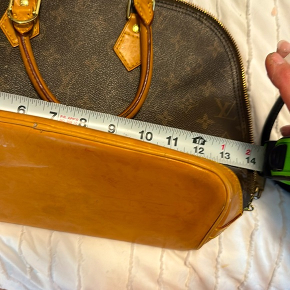 Louis Vuitton Alma satchel bag - Picture 9 of 12